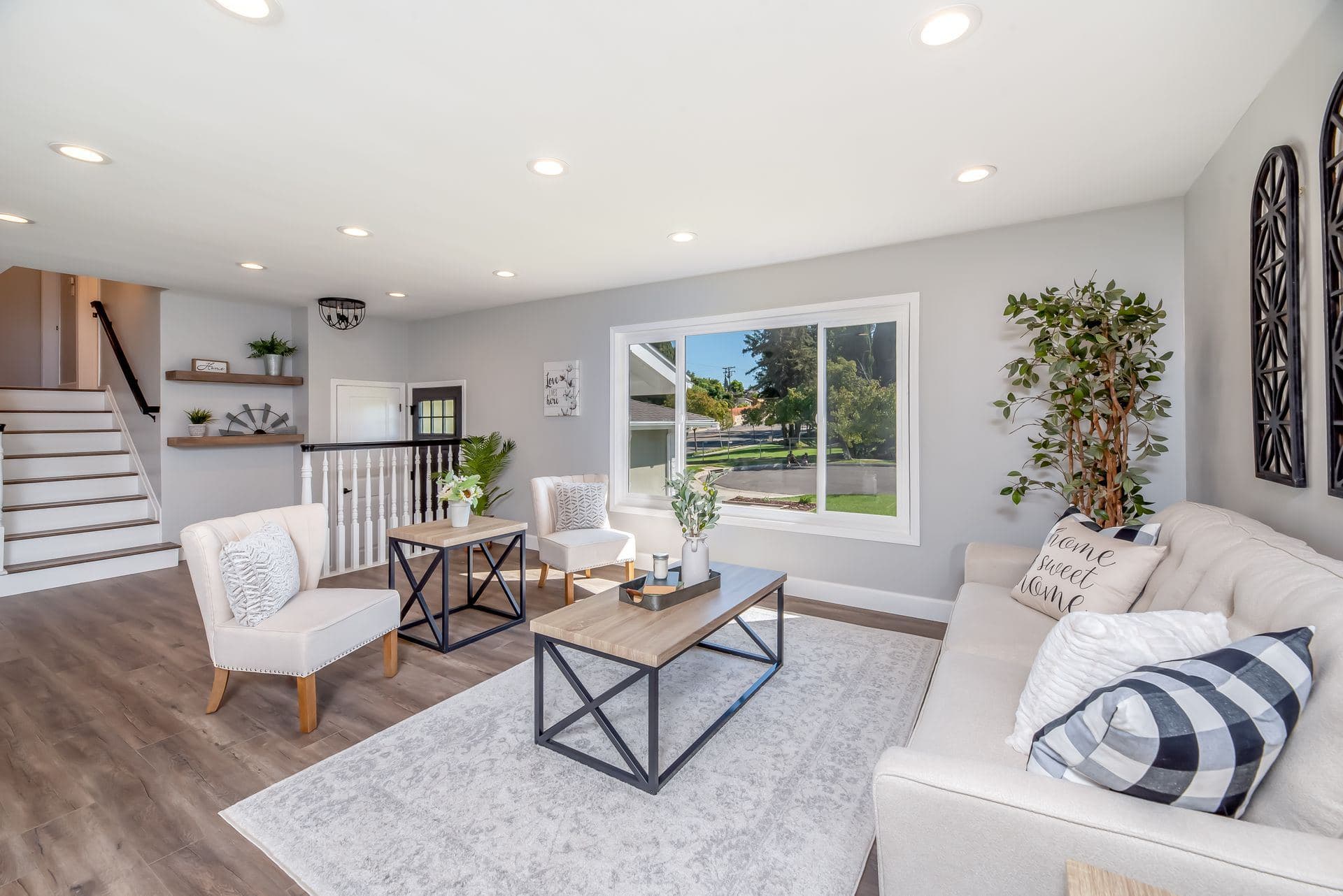 Bright, freshly cleaned open-plan living room